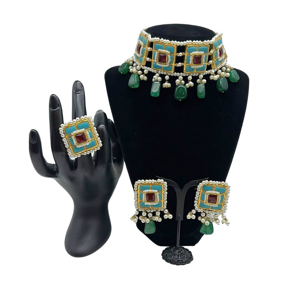 Kundan choker with feroza and emerald stones comes with matching earrings and adjustable ring