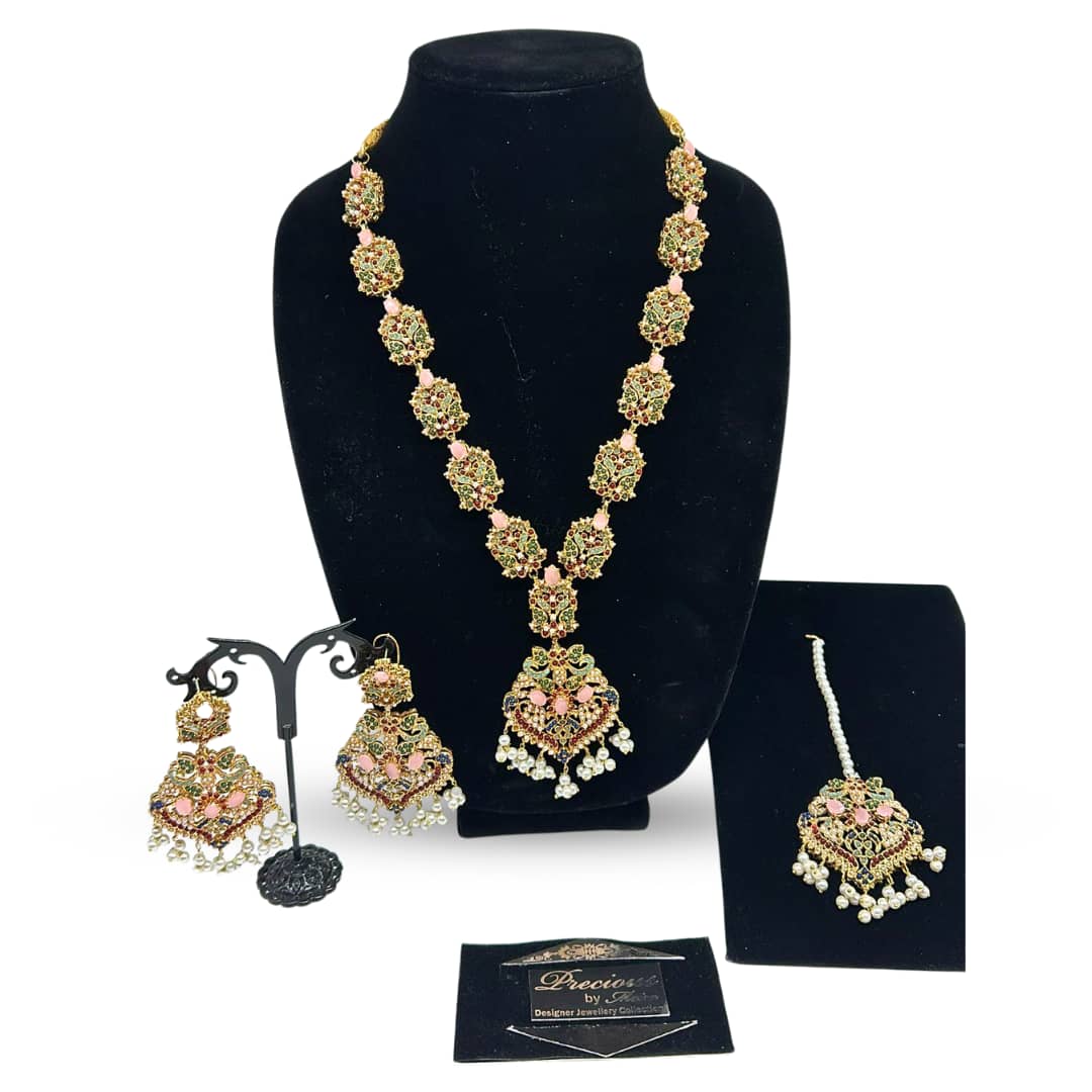 Nauratan set with main pink stones