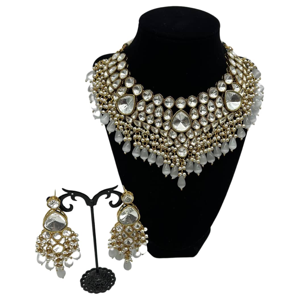 High end uncut statement necklace set with pearl and grey stone hangings