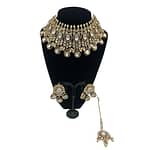 High quality pachi kundan set with matching tikka and pearls hanging